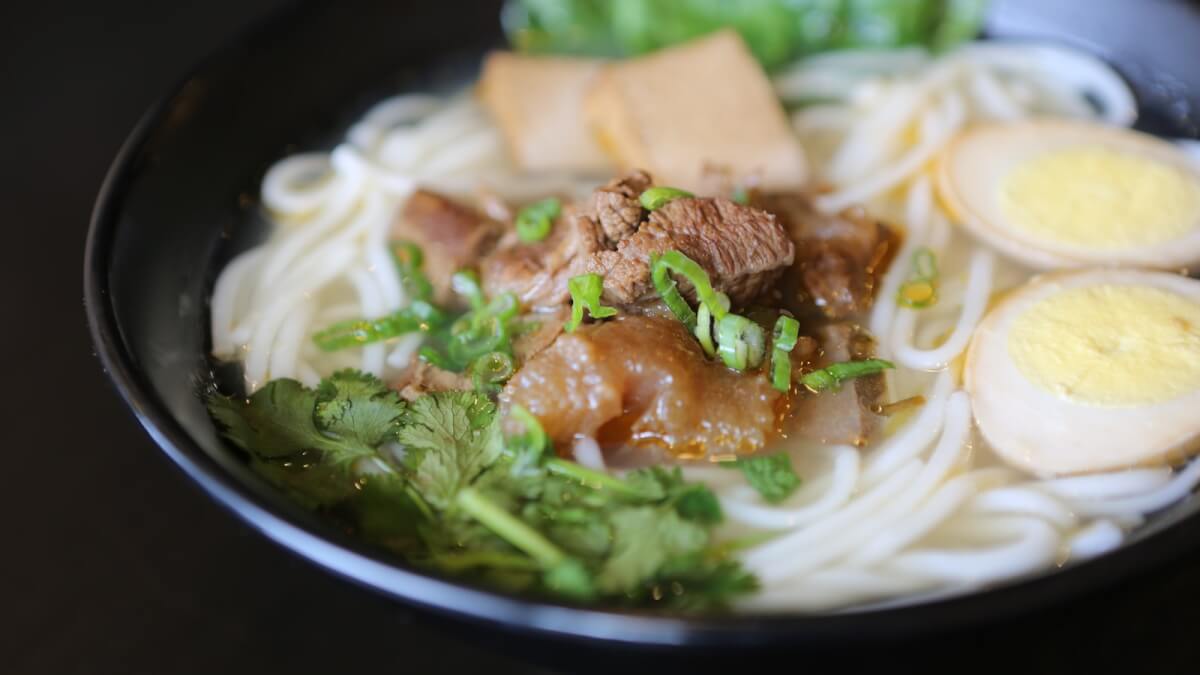 Step-by-Step Guide to Making Crispy and Delicious Spring Rolls