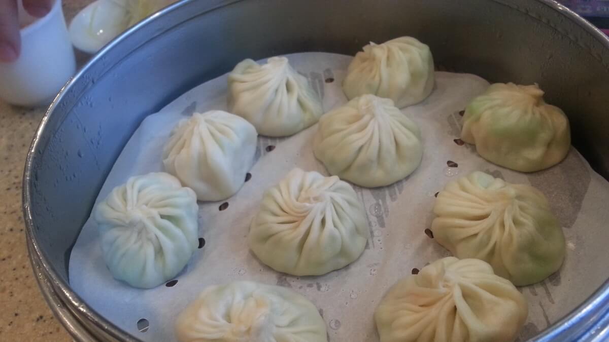 Mastering the Art of Deep Frying Wontons: Tips and Tricks from a Chinese Cuisine Expert